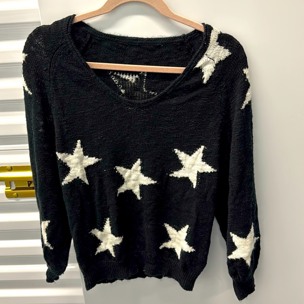 Cute black 3/4 sleeve sweater with star details.